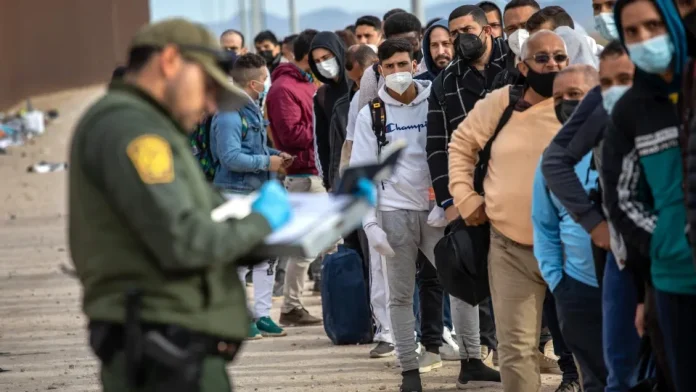 Washington DC declares emergency over migrants bused from Texas